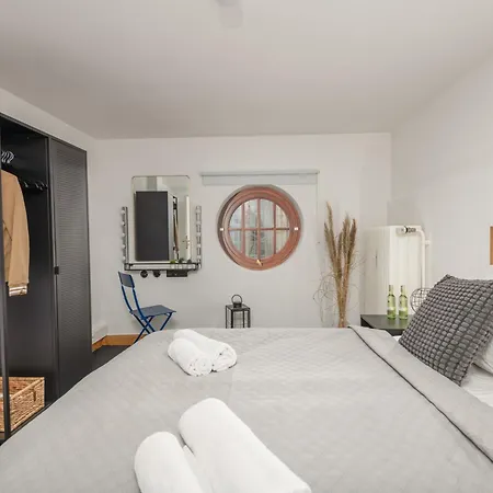 Neu! Penthouse-wohnung Mit Dachterrasse In Der Bremer Innenstadt *
